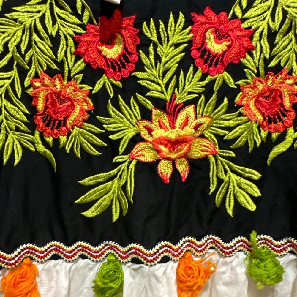 By outfitters embroidered women blouse Boho key hole Sz L - Picture 8 of 8